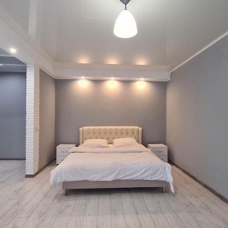 Apartaments On Vulytsia Heroiv Ato 32 Krivoy Rog Εξωτερικό φωτογραφία