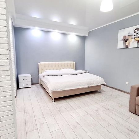 Apartaments On Vulytsia Heroiv Ato 32 Krivoy Rog Εξωτερικό φωτογραφία