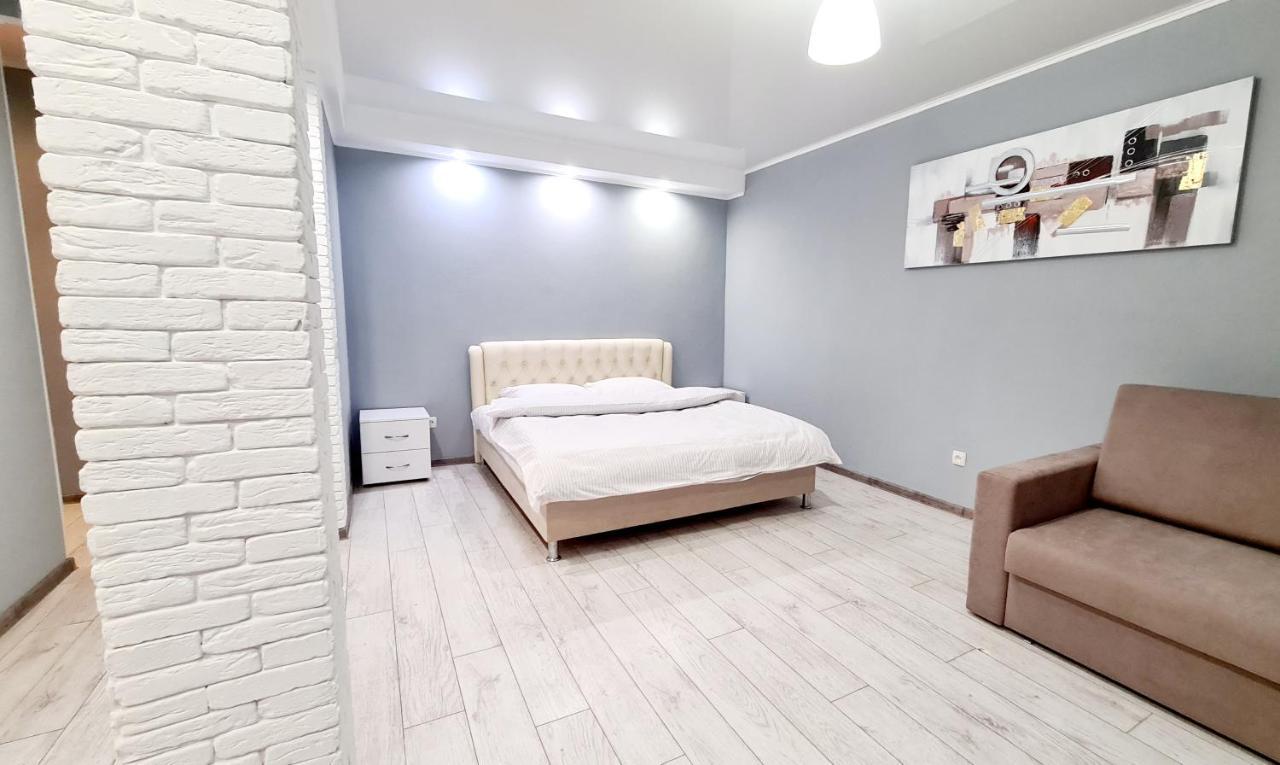 Apartaments On Vulytsia Heroiv Ato 32 Krivoy Rog Εξωτερικό φωτογραφία
